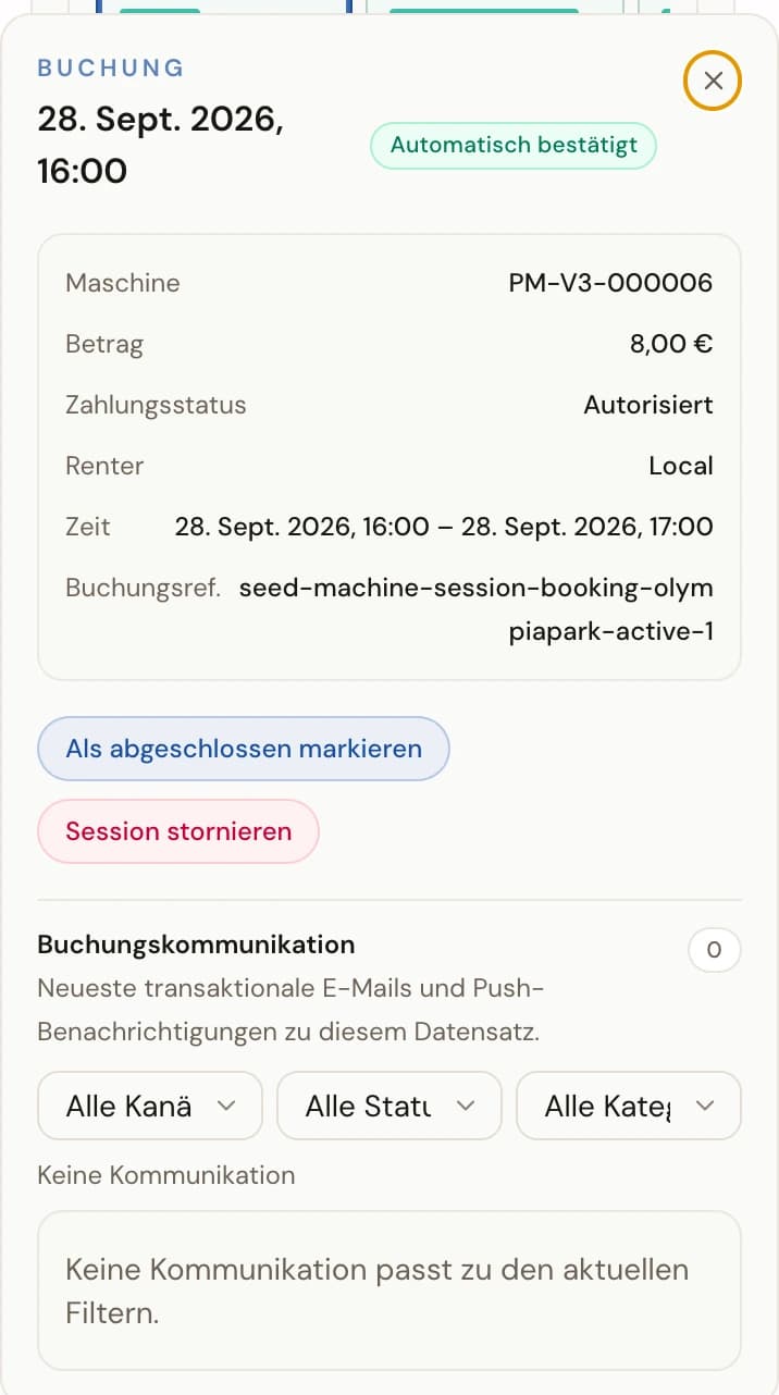 Buchungsdetails auf der Sessions-Seite mit Spieler:in, Session-Zeitfenster, Zahlungsstatus sowie den Aktionen Als abgeschlossen markieren und Session stornieren.